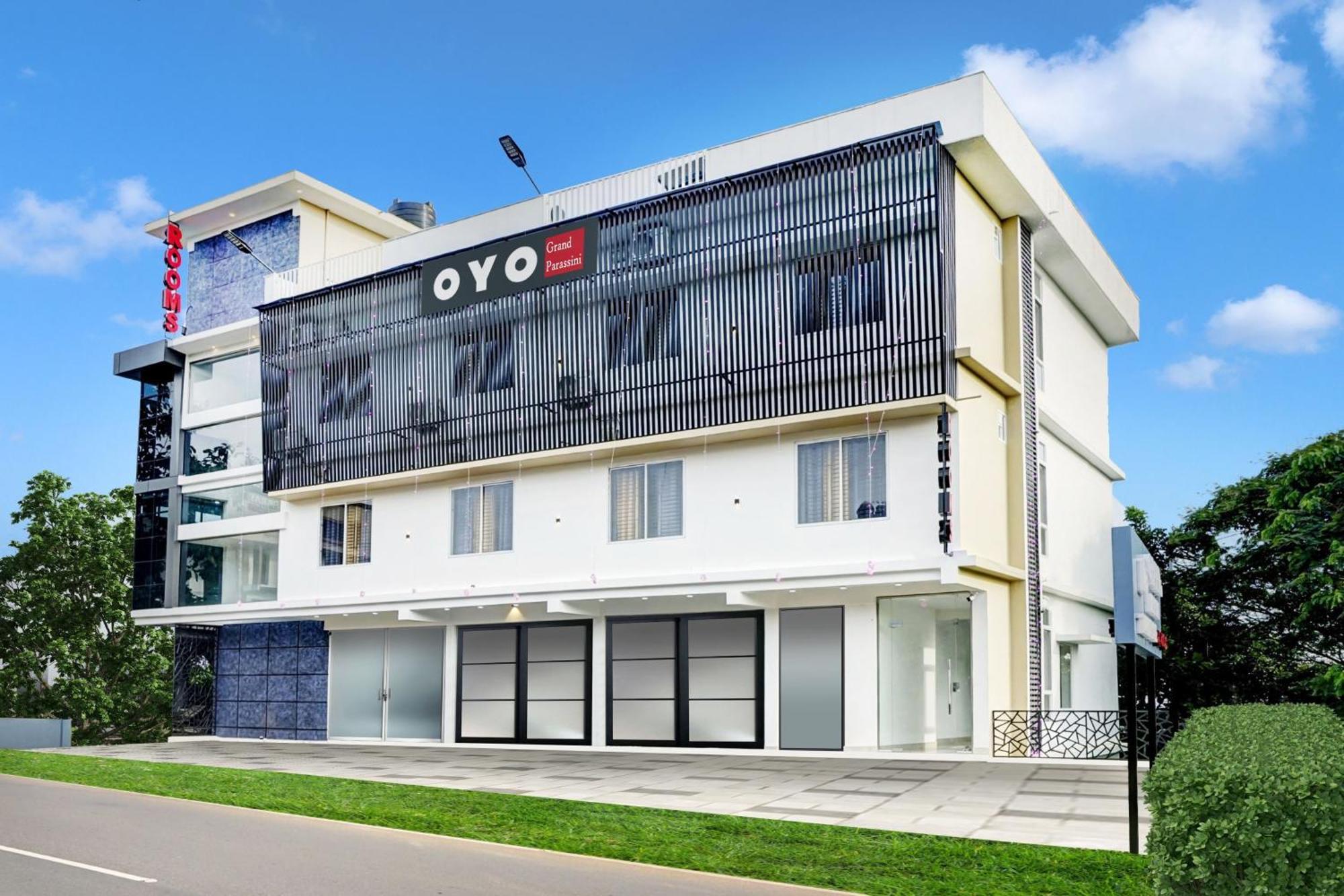 Hotel O Grand Parassini Pāppinisseri Exterior foto